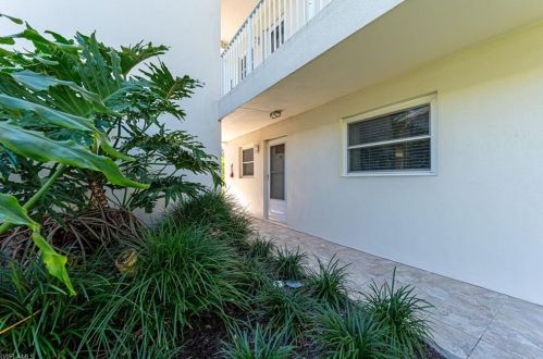 3150 Binnacle Dr, Naples FL 34103-4171 exterior