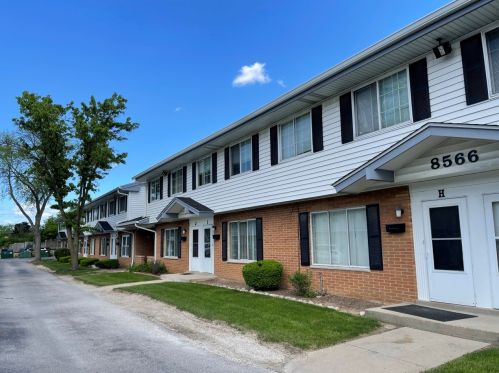 8566 Appleton Ave, Milwaukee WI  53225-4254 exterior