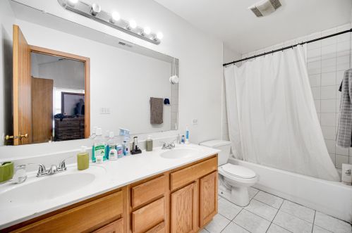 7952 Greenwood Ave, Chicago IL 60619-7096 exterior