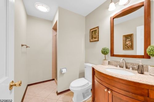 28 Chester Woods Dr, Chester NJ  07930-2828 exterior