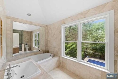 25 Oak St, Cresskill, NJ 07626-2256