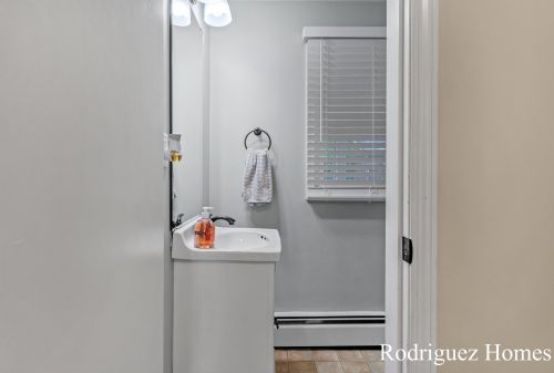 3214 Brookshire Dr, Grand Rapids MI 49508-2445 exterior