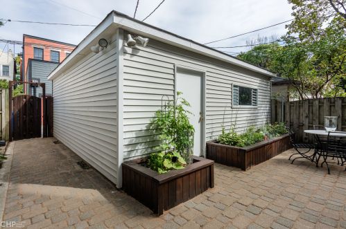 1512 Oakdale Ave, Chicago IL 60657-4011 exterior