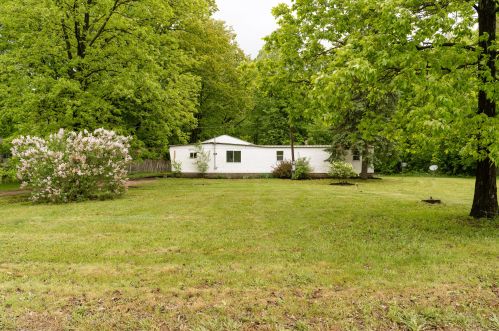 7007 Becker St, Cedar Springs, MI 49319-9546