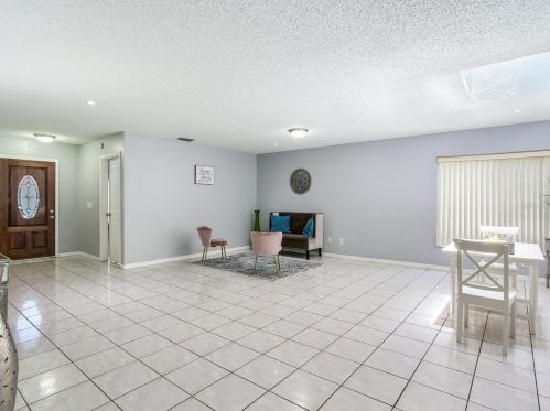 9114 Camino Villa Blvd, Tampa FL 33635-1066 exterior