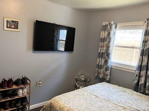 2 Euclid Ave, Middletown NY 10940-6824 exterior