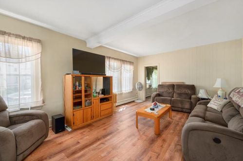 1041 Park Ave, Woonsocket RI 02895-4773 exterior