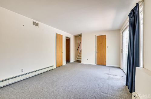 19 Marshall Dr, Edison NJ  08817-2910 exterior