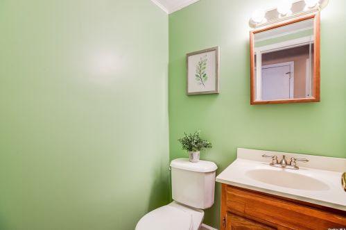 40 Kent Rd, Valley Stream NY 11580-3333 exterior