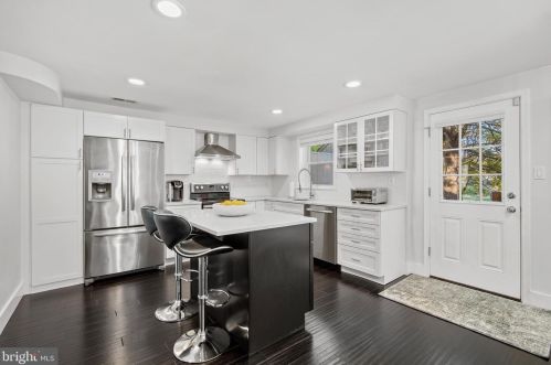 9301 Bentridge Ave, Rockville MD 20854-2860 exterior