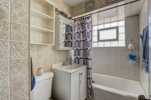 5527 Kilbourn Ave, Chicago IL 60646-5937 exterior