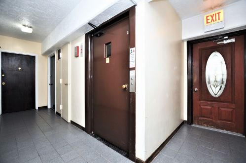 6123 Damen Ave, Chicago, IL 60636-2132