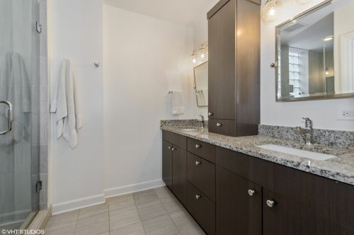 1908 Roscoe St, Chicago IL 60618-6245 exterior