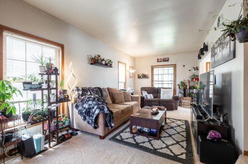 1124 57th St, Milwaukee, WI 53214-3307