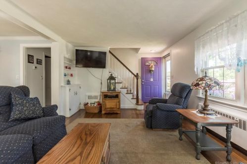 169 Glenwood St, Manchester CT 06040-5548 exterior