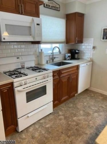 28 Phyllis Rd, Town Center NJ  07052-3526 exterior