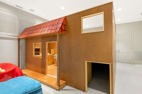 1950 Orch St, Chicago IL 60614-5495 exterior