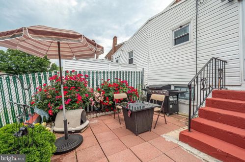 739 Charlotte St, Pottstown PA 19464-5947 exterior