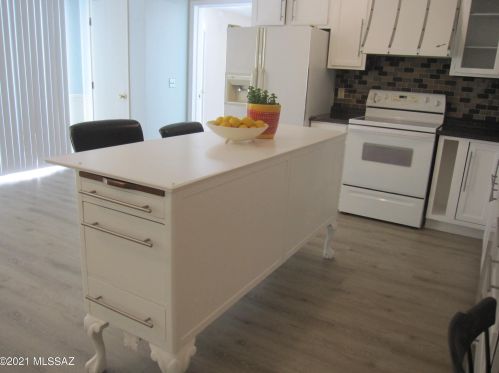 735 Abrego Dr, Green Valley AZ 85614-3637 exterior