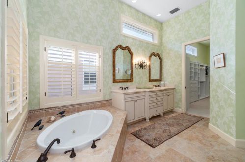 15238 Burnaby Dr, Naples FL 34110-7931 exterior