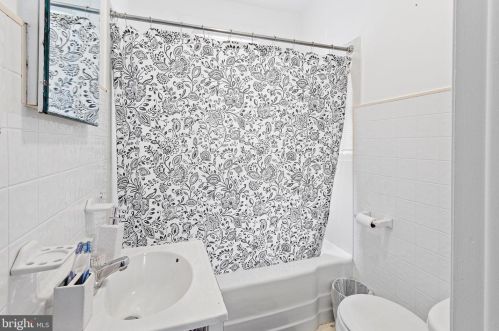 208 Newkirk Ave, Trenton NJ  08610-4825 exterior