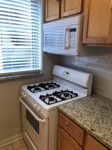 6827 Oakley Ave, Chicago, IL 60636-3140