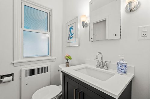 5110 Shoreland Ave, Milwaukee WI  53217-5541 exterior