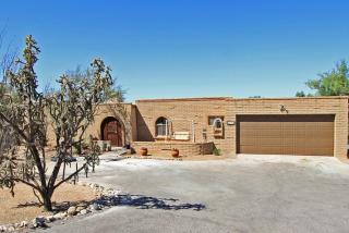 3885 Tanuri Dr, Tucson AZ  85750-1939 exterior