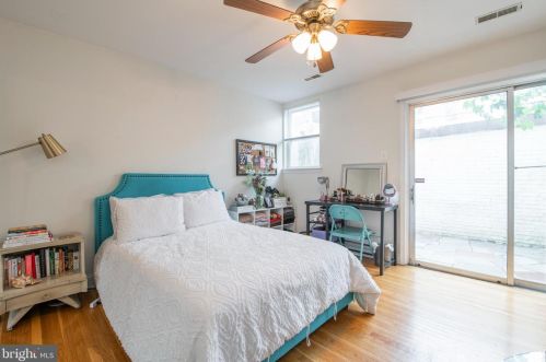 1821 Broad St, Philadelphia PA 19146-2232 exterior