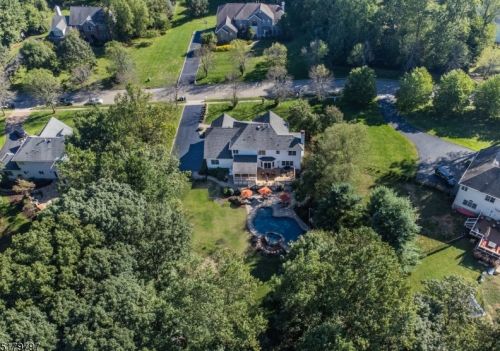 6 Cornell Dr, Dover NJ 07869-3537 exterior