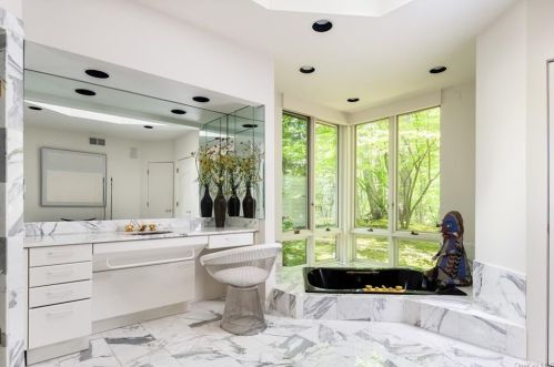 17 Tallwoods Rd, Armonk NY 10504-1020 exterior