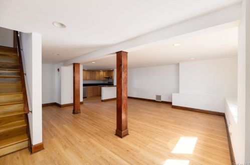 206 Milbank Ave, Greenwich CT 06830-6617 exterior