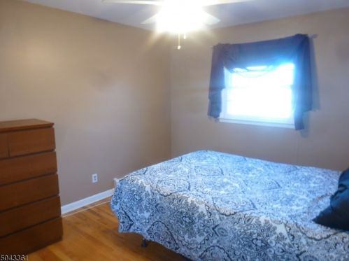 1 Cedar St, Kinnelon NJ 07405-1328 exterior