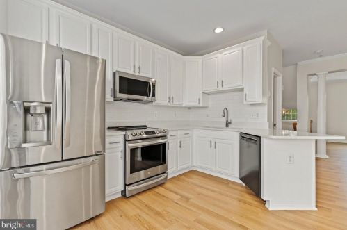 3805 Eisenhower Ave, Alexandria VA 22304-6427 exterior