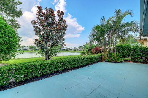 1553 Amherst Dr, Fort Pierce FL 34986-2413 exterior