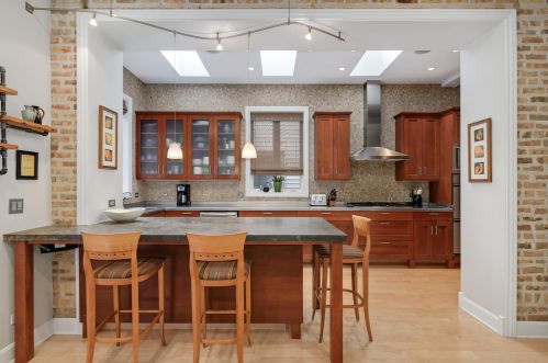 1048 Barry Ave, Chicago IL 60634-4610 exterior