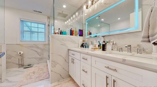 17 Maddox Ave, Milford CT 06460-6226 exterior