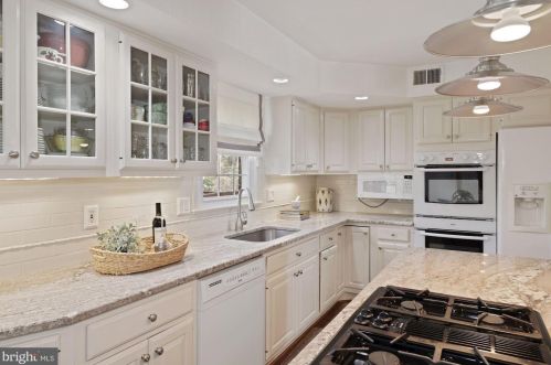 1539 Blue Meadow Rd, Rockville MD 20854-2622 exterior