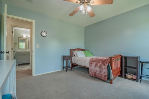 1049 Cedar Crst Dr, Bull Valley IL 60014-6931 exterior