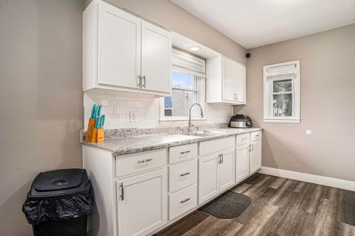 831 Hackley Ave, Meskegon MI 49444-1268 exterior