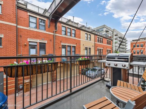 1009 Kingsbury St, Chicago IL 60610-3772 exterior