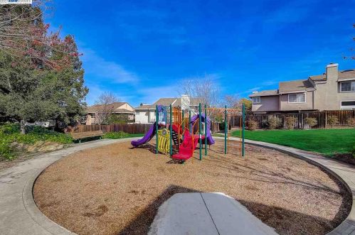 1036 Pinehurst Ct, Concord CA 94521-4532 exterior