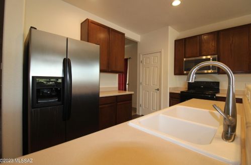 6434 Sunrise Valley Dr, Tucson AZ  85706-4977 exterior