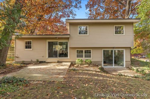 2246 Holliday Dr, Wyoming MI  49519-4238 exterior