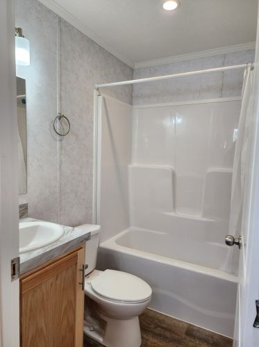 27 Duston Dr, Concord, NH 03303-1147