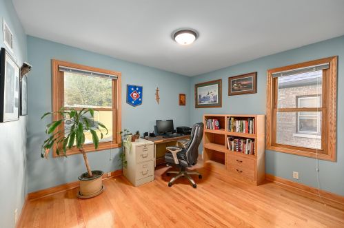 8324 Gridley Ave, Milwaukee WI 53213-3041 exterior