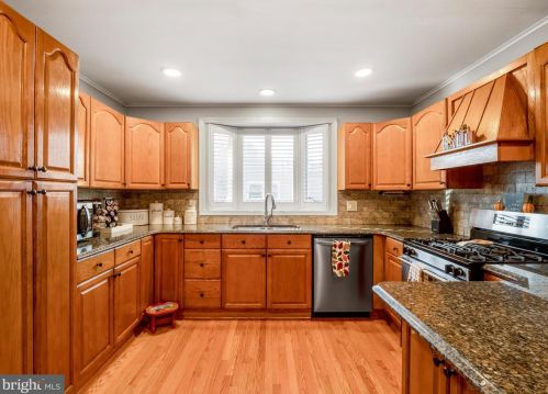 6344 Landess St, Alexandria, VA 22312-1215