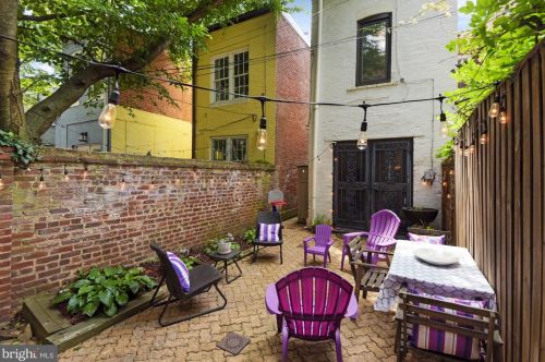 104 7th St, Washington DC  20003-1212 exterior