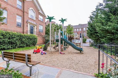 2356 Garnett Dr, Alexandria VA  22311-4919 exterior