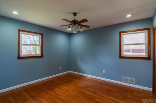 131 Bernard Ave, Edison NJ 08837-3036 exterior